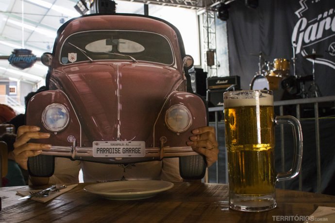 Carros e Rock and Roll são a temática do bar