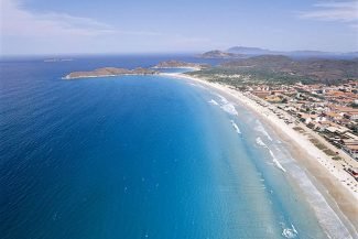 Praia do Peró Mar azul em Cabo Frio