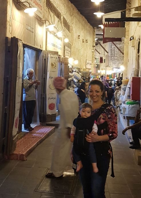 Juliana e Nina no Souq Waquif Juliana e Nina no Souq Waquif