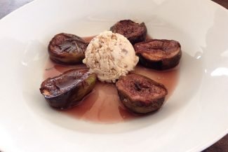 Figos com sorvete de doce de leite Figos com sorvete de doce de leite
