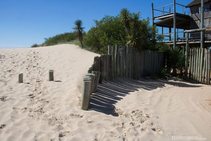 As entradas para a praia Brava são assim