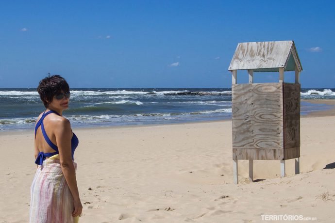 A casinha é um vestiário na beira da praia Brava