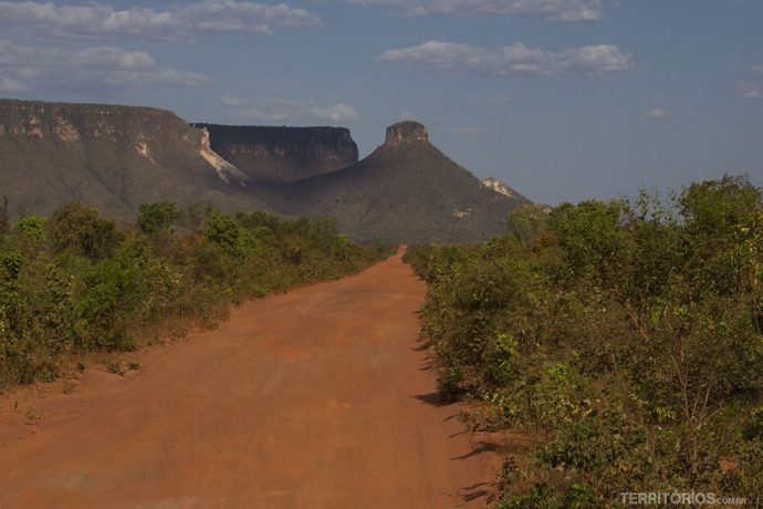 Estradas de terra vermelha no Parque Estadual do Jalapão