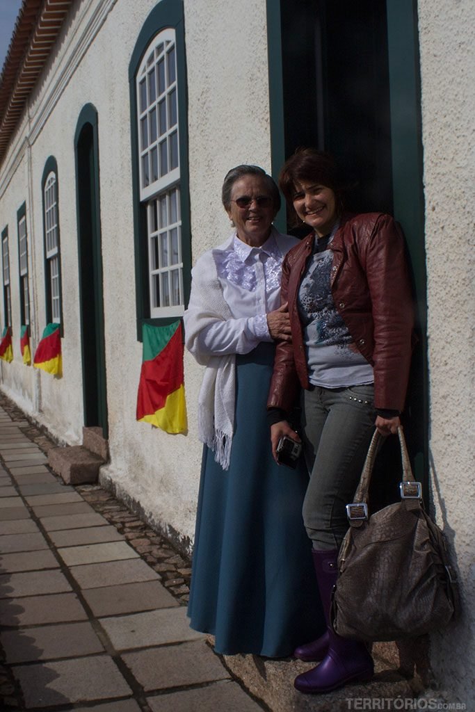 Com Dona Íris Leão na Casa Gomes Jardim Com Dona Íris Leão na Casa Gomes Jardim