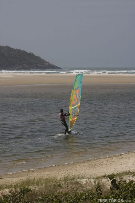 Wind surf na Lagoa de Ibiraquera Wind surf na Lagoa de Ibiraquera
