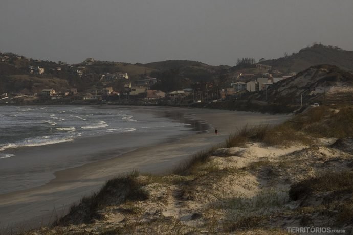 Praia da Ribanceira é mais urbana