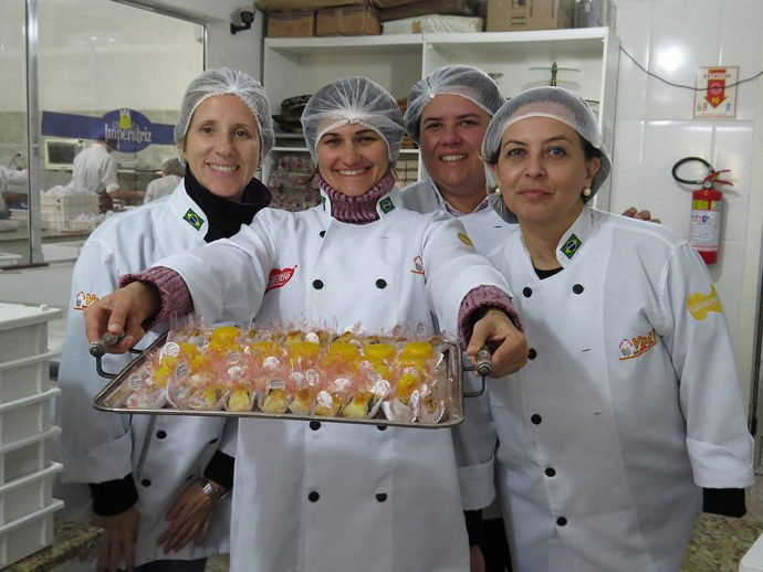 Nós visitando a fábrica de doces Imperatriz Nós visitando a fábrica de doces Imperatriz
