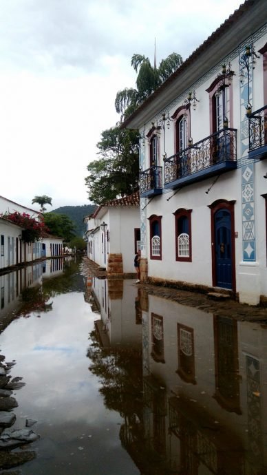 A maré inundou as ruas no fim da tarde, deixando os cliques ainda mais bonitos A maré inundou as ruas no fim da tarde, deixando os cliques ainda mais bonitos
