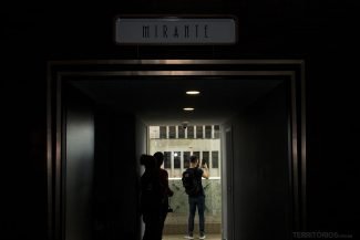 Entrada para o mirante na área do café Entrada para o mirante na área do café