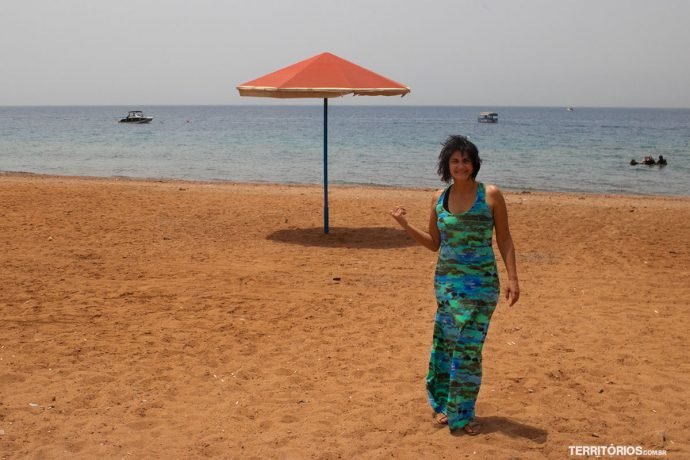 O nome do Mar Vermelho vem da cor da areia