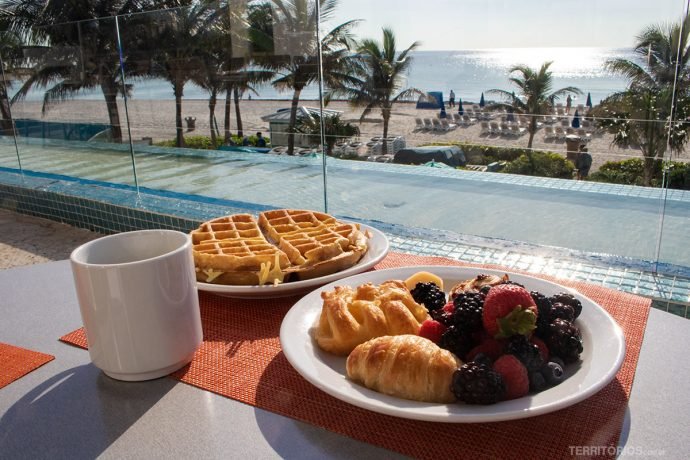 Café com vista para o mar
