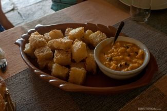 bolinho de tapioca com molho de camarão bolinho de tapioca com molho de camarão