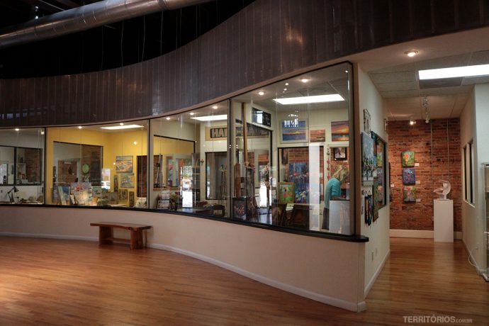 The HUB on canal