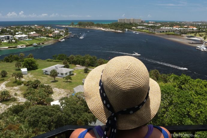 No alto do Jupiter Inlet Lighthouse