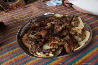 O almoço de cordeiro O almoço de cordeiro