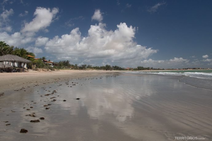 Coqueiros é praia mais urbana