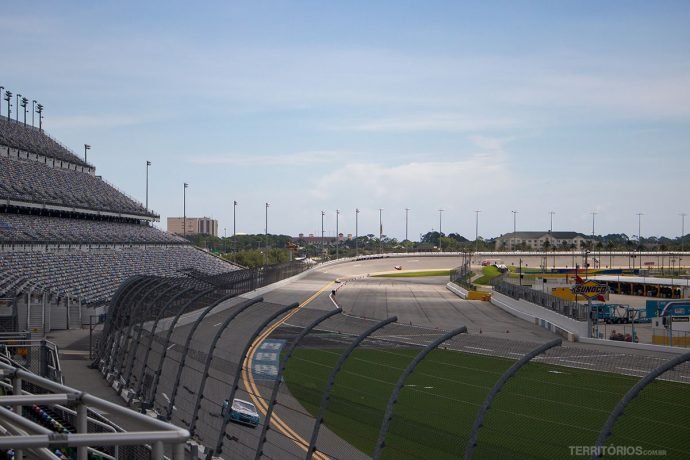 Daytona International Speedway acomoda mais de 150 mil espectadores