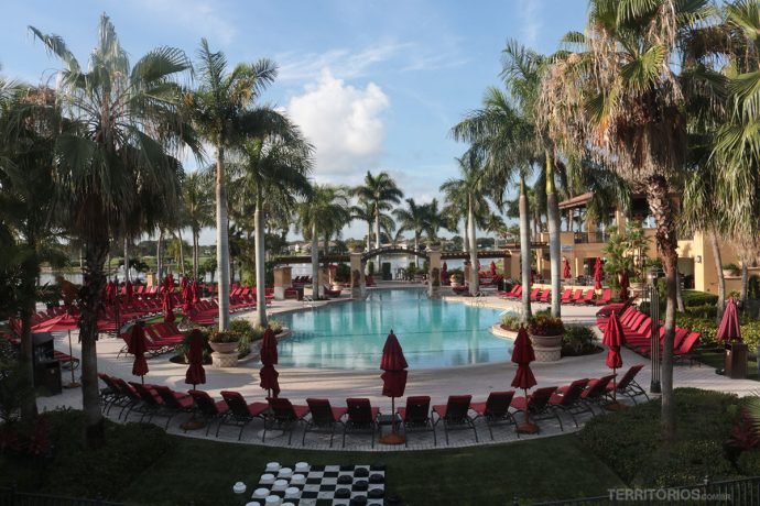 Piscina principal é outro destaque do PGA National