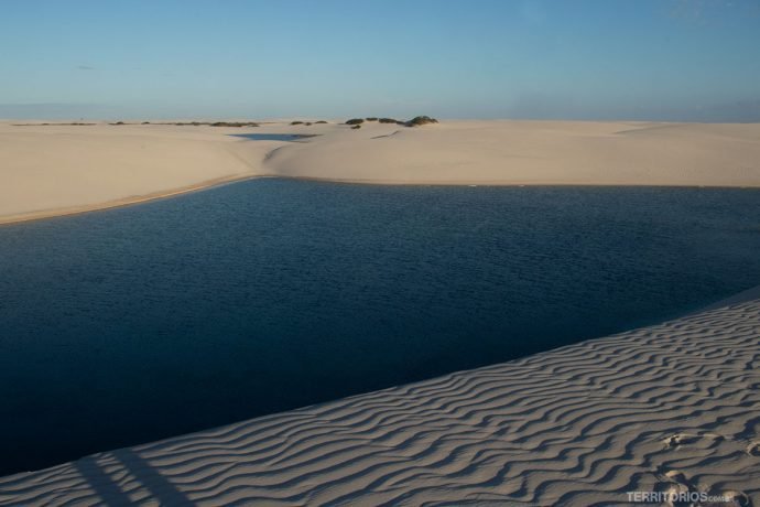 Lagoas ficam na sombra nas primeiras horas do dia