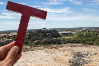 No alto de uma das pedras gigantes de Chaval No alto de uma das pedras gigantes de Chaval