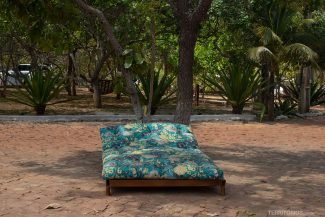 Colchão na entrada do complexo