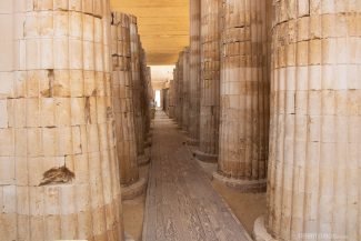 Primeiras colunas erguidas no mundo Primeiras colunas erguidas no mundo