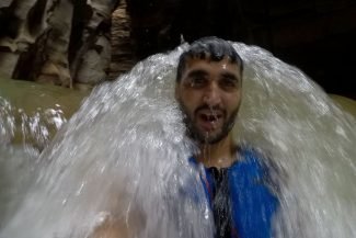 Foaud se diverte como criança dentro d'água Foaud se diverte como criança dentro d'água