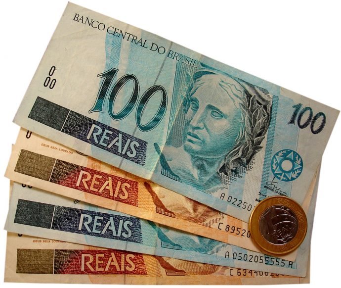 Para onde viajar guardando tantos reais por mês