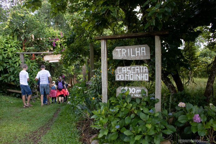 Entrada da Trilha Cascata do Moinho