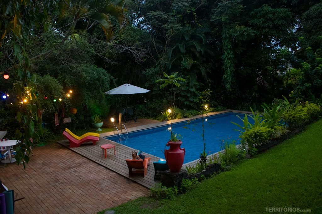 Fim de tarde na piscina do Hostel da Vila