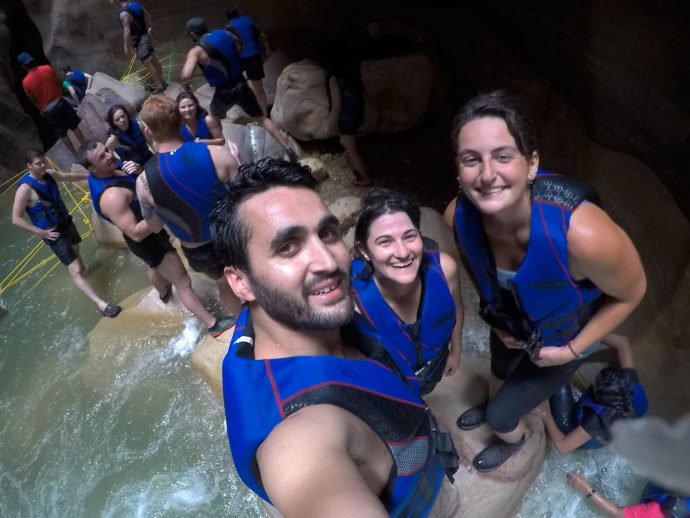 Fouad, eu e Hana nos divertindo em Wadi Mujib