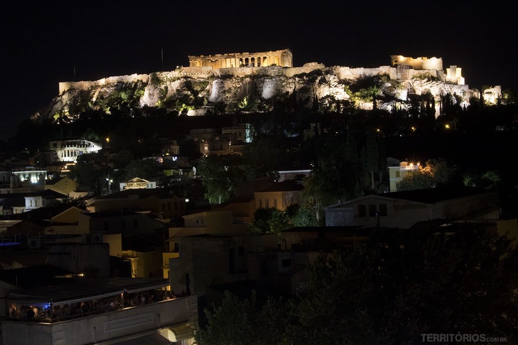 Vista noturna para Acrópole