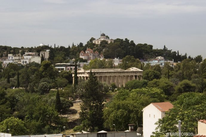 Vista para o observatório, Templo de Hefeso e outras construções históricas de Atenas