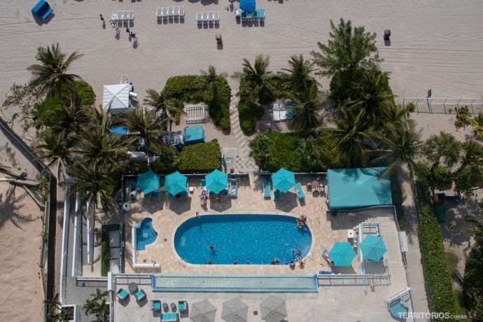 Piscinas na beira da praia no Marenas Resort