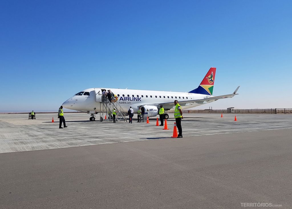 Aeroporto de Walvis Bay é no meio do nada no deserto da Namíbia
