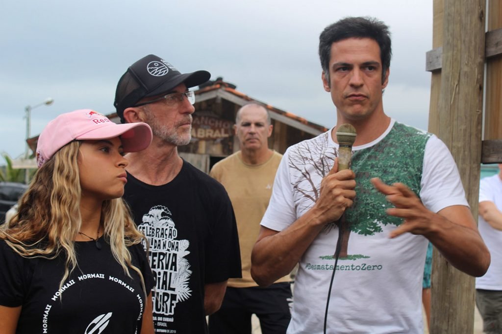 Mateus Solano discursa sobre a Reserva Mundial de Surfe na Guarda do Embaú