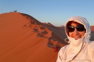 T na mochila aberta. O motivo de sumir sem eu perceber é descuido Selfie com o Tesão nas dunas da Namíbia