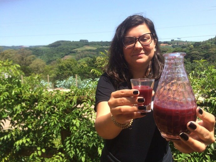 Ana Taise apresenta o Gaspattio de frutas vermelhas em Pinto Bandeira