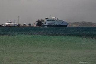 Balsa funciona diariamente para Naxos