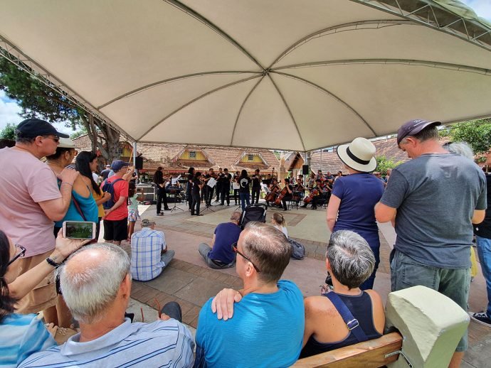 Show Orquestra de Cordas do Ceará na Praça das Etnias