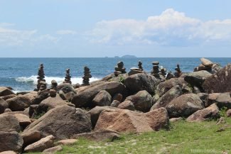 na Praia da Pinheira