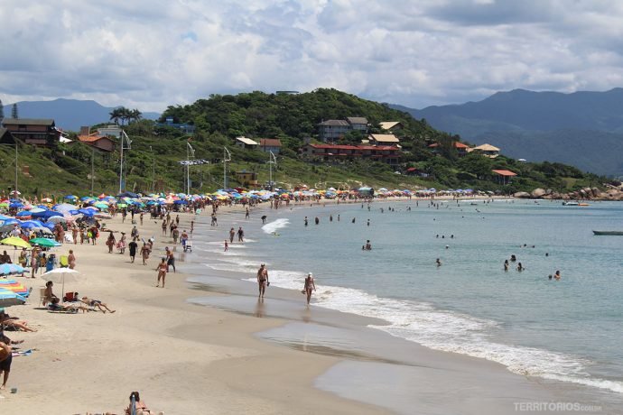 na Praia da Pinheira